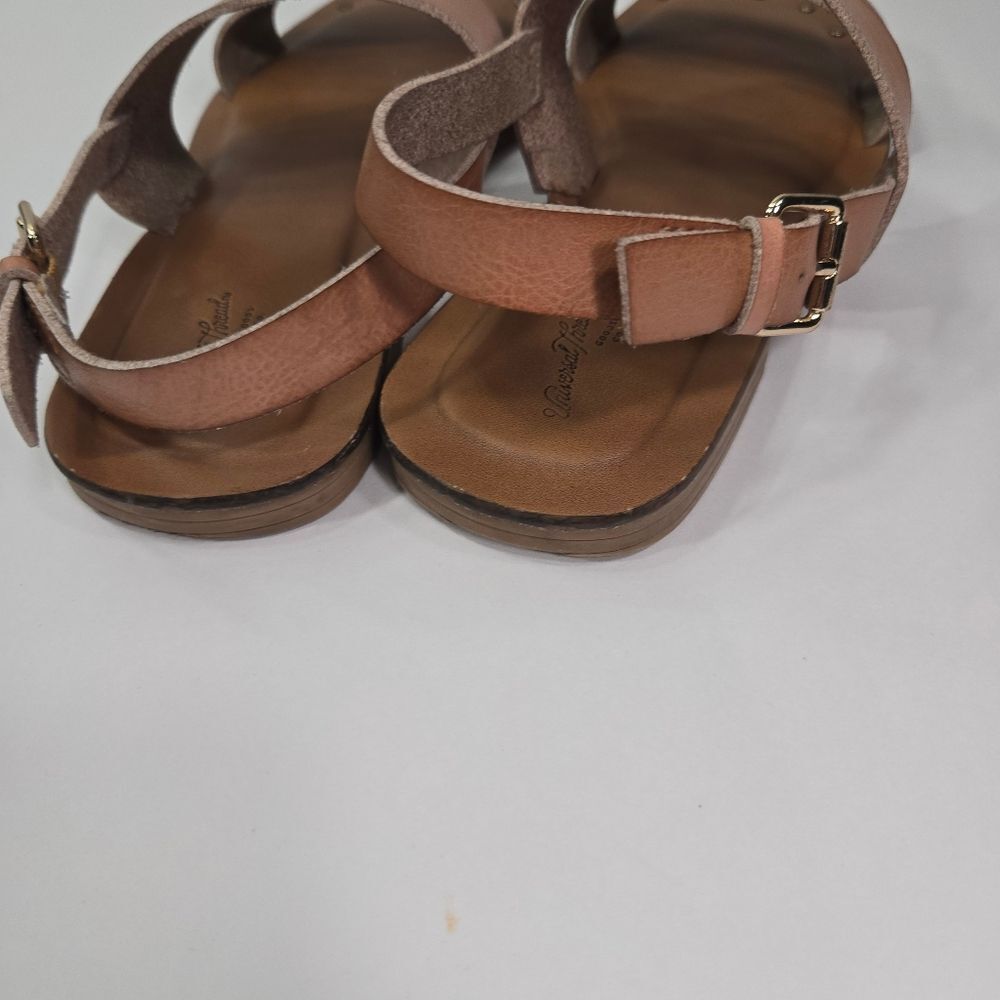 Universal Thread like new sandals - Picture 9 of 16